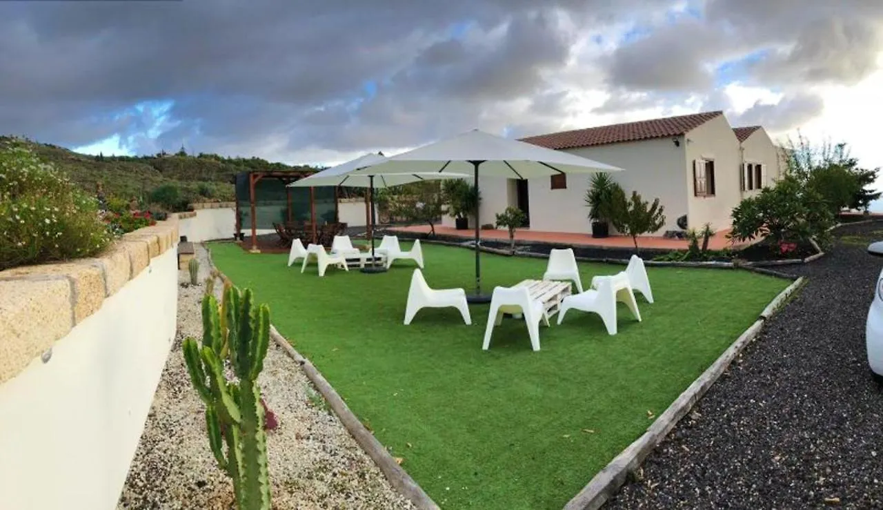 Vakantiehuis Spacious House In Arona With Terrace And Garden Spanje