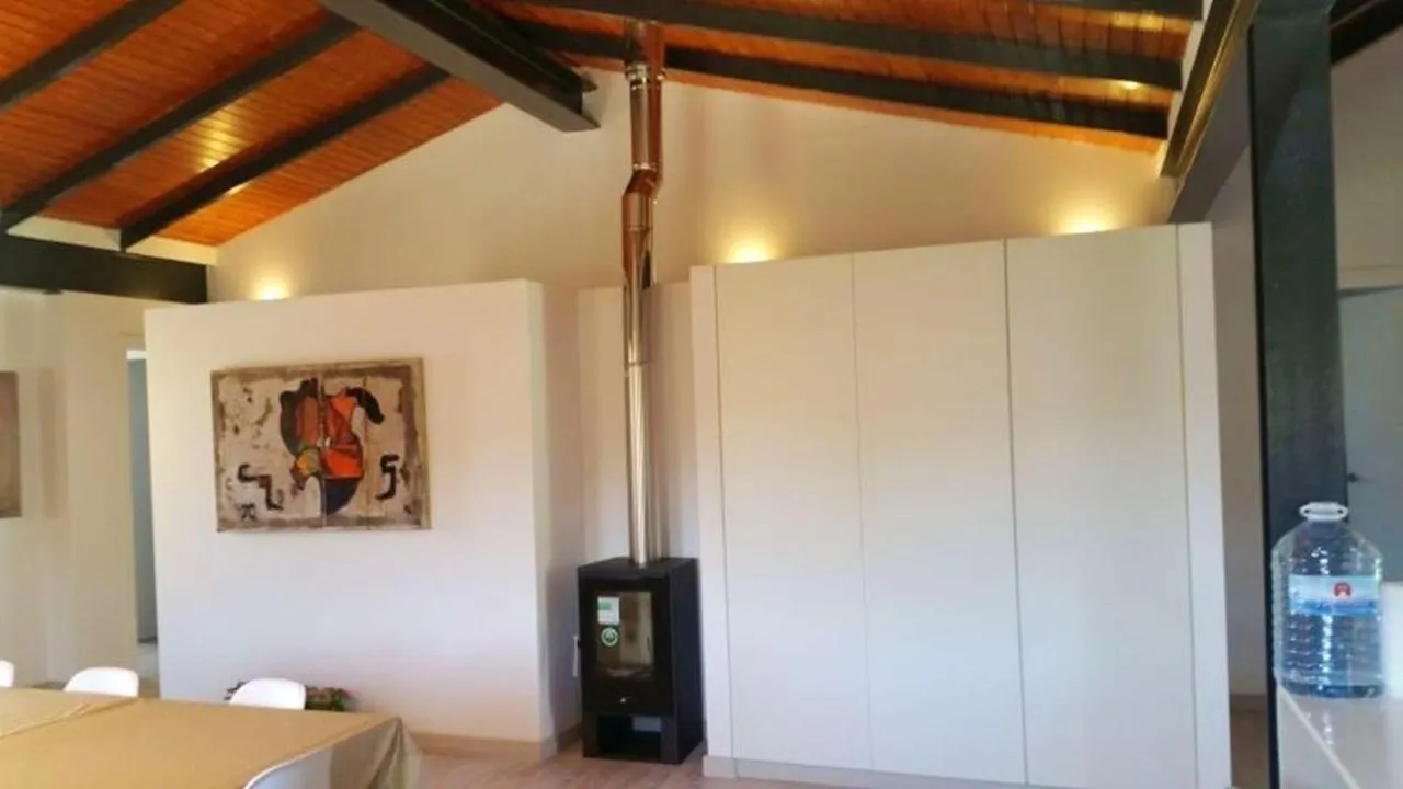 Spacious House In Arona With Terrace And Garden Vakantiehuis